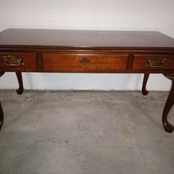 

 Antique Pennsylvania House Queen Anne Coffee Table

 Circa Mid 20 Century ( See Pics For Details)