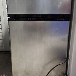 Mini Fridge+ Freezer 