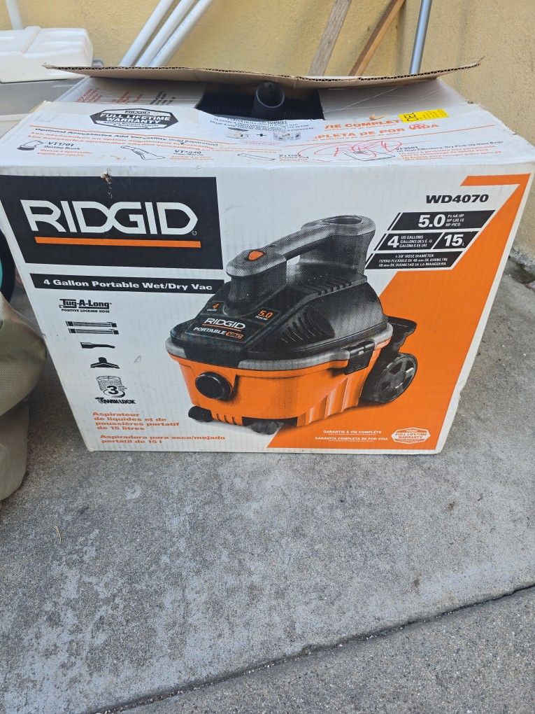 Rigid 4 Gallon Shop Vac
