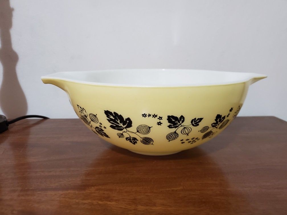 Yellow gooseberry bowl pyrex