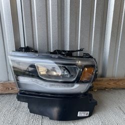 2019,2023 DODGE RAM 1500 HEADLIGHT 