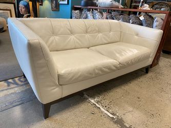 NATUZZI Editions Tufted White Leather Loveseat