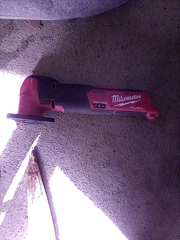 M12 Fuel Oscillating Tool