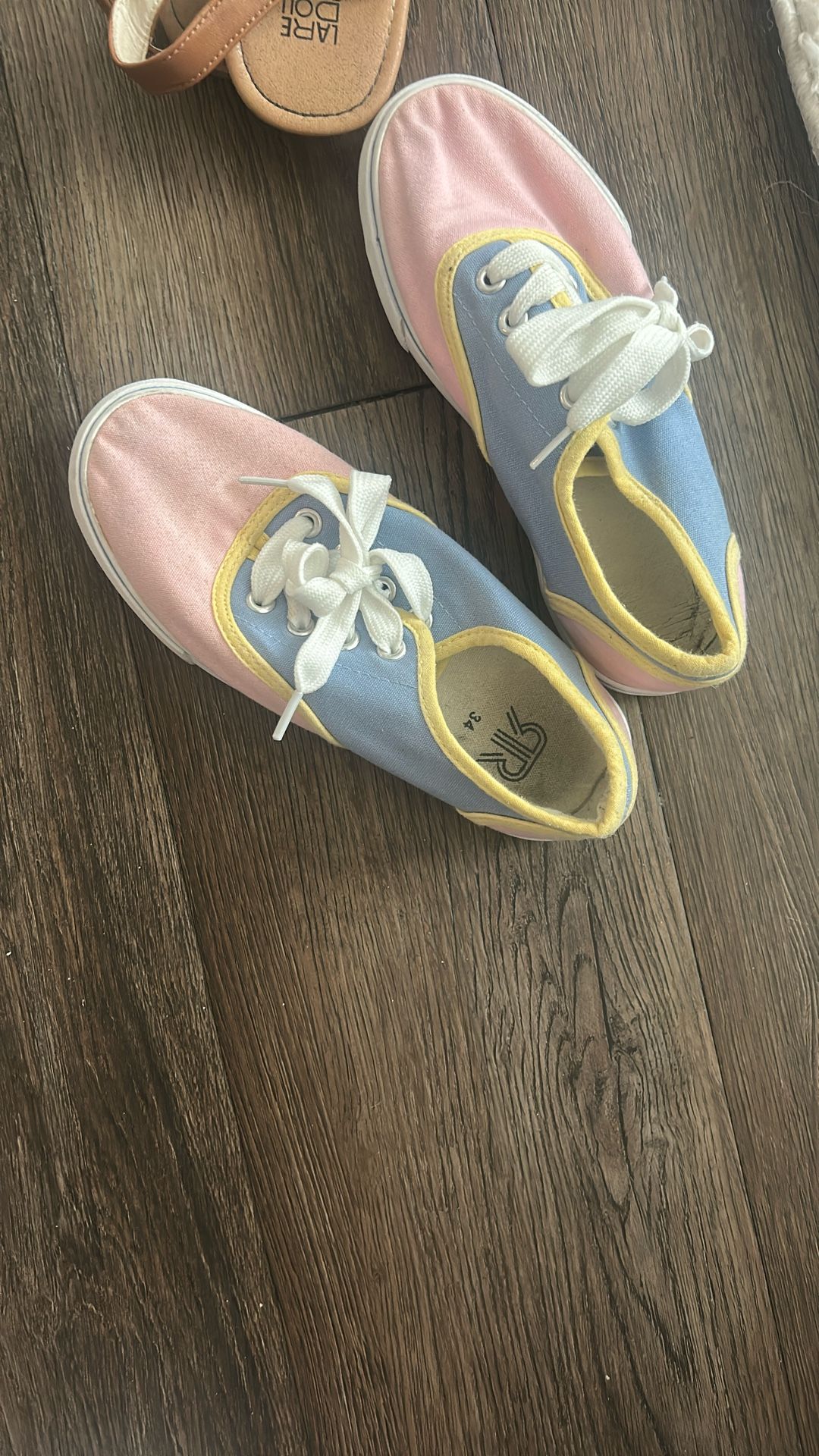 Girls’ Pink Summer Sneakers (EU 34 / US 2.5)