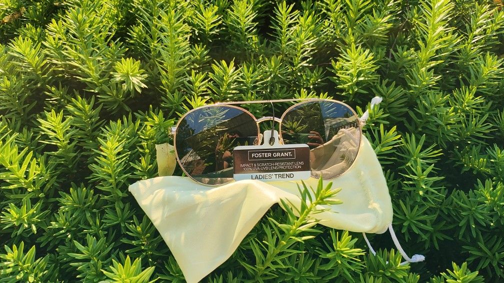 Foster Grant Sunglasses With Pouch