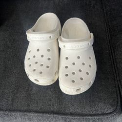 Croc Size 6  Precio 15