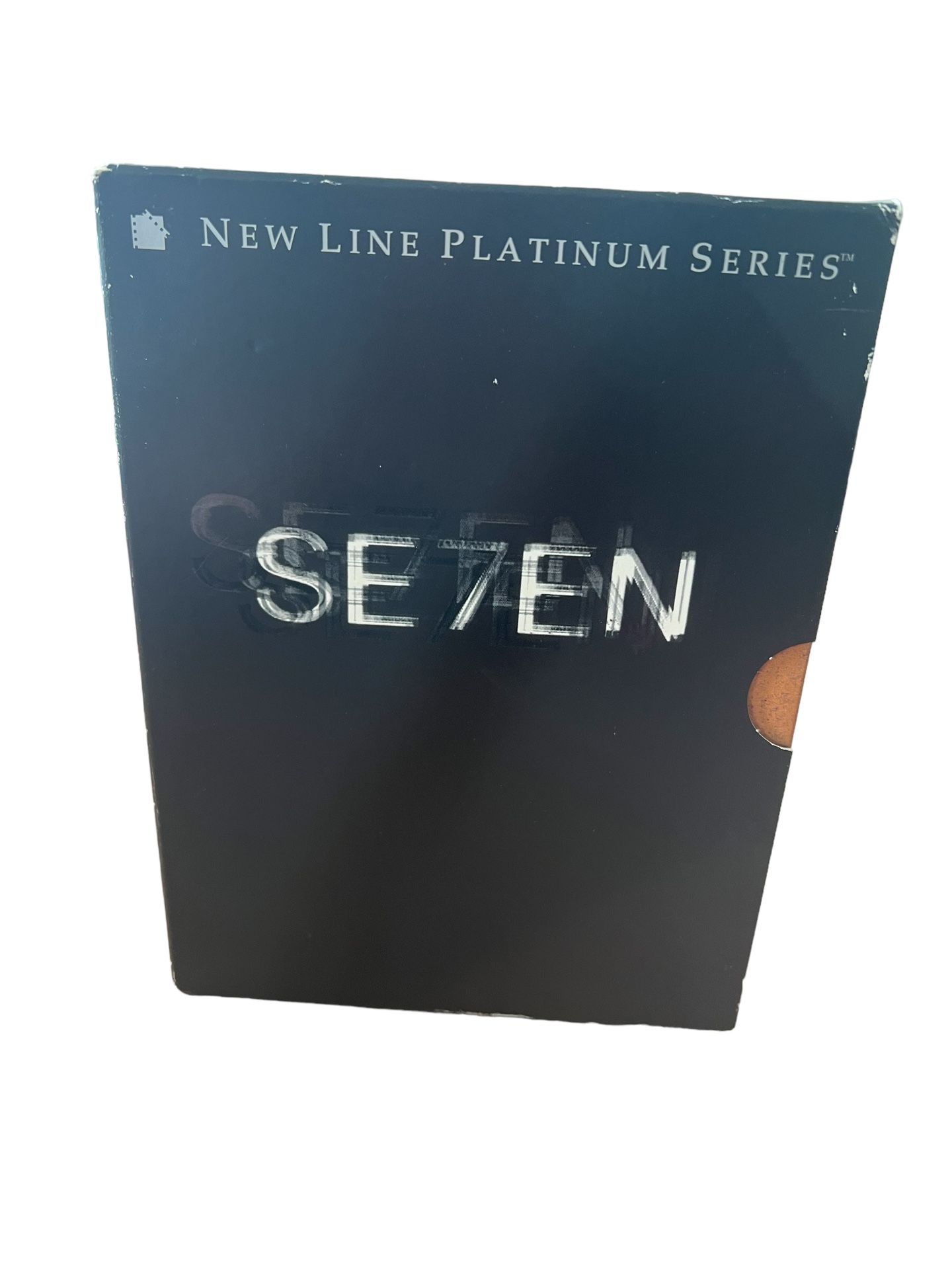 Seven (DVD, 2000, 2-Disc Set, Platinum) Like New Brad Pitt Morgan Freeman R This two-disc set of the movie Seven, released in 2000, is the perfect a