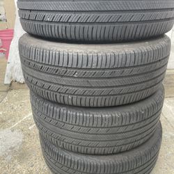 215/60/16 Michelin Tire Very Good Condition 