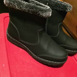Khombu Short Boots New