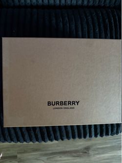 Burberry Shoes all white