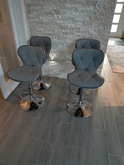 4 Adjustable Chrome and gray bar stools like new
