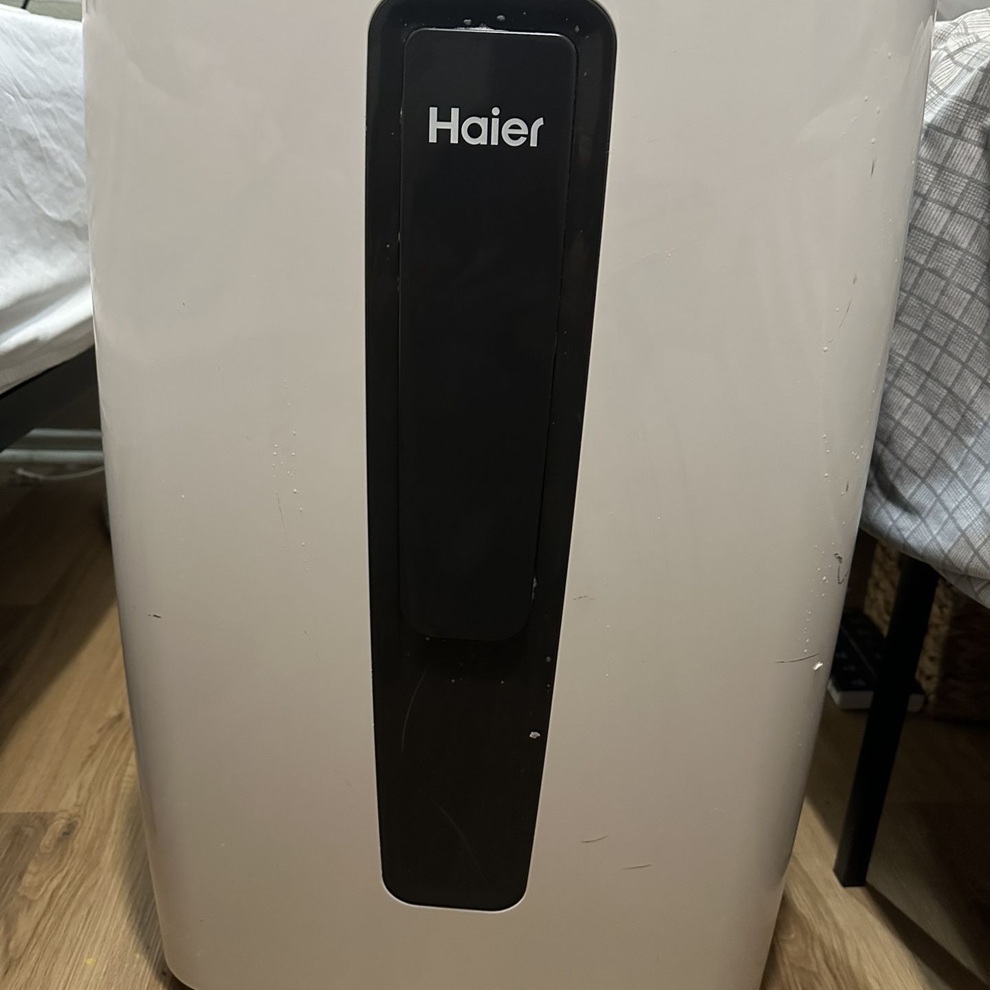Hailer HPC12XCR 12000 Btu Portable Air Conditioner