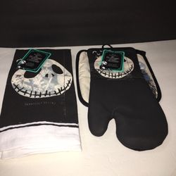 Nightmare before Christmas oven mitt and pot holder and 2 Pack kitchen towel set