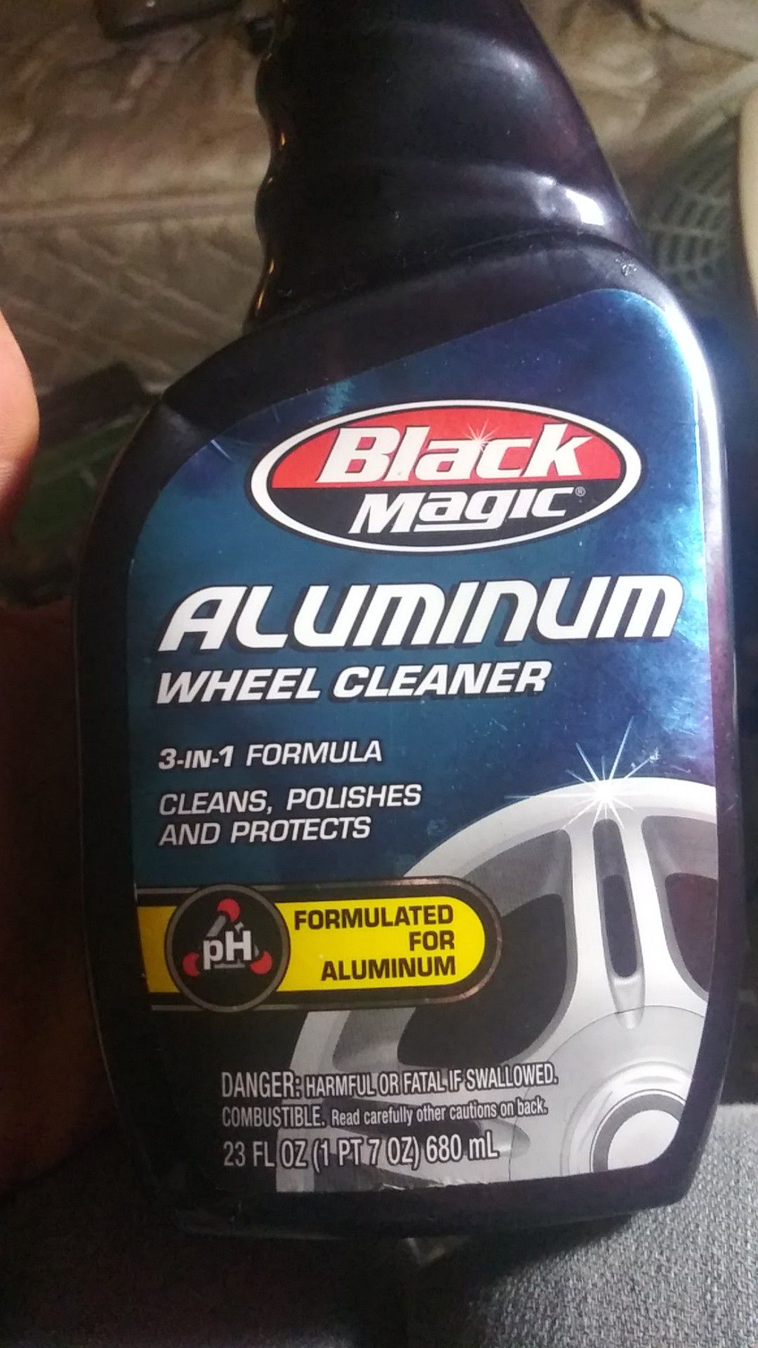 Full bottle of Black magic aluminium. Rim cleaner