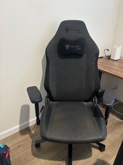 Secret Lab Full Size Black Gaming chair