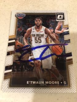 E’Twaun Moore Autographed Card with COA