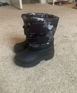 Snow boots size 6c