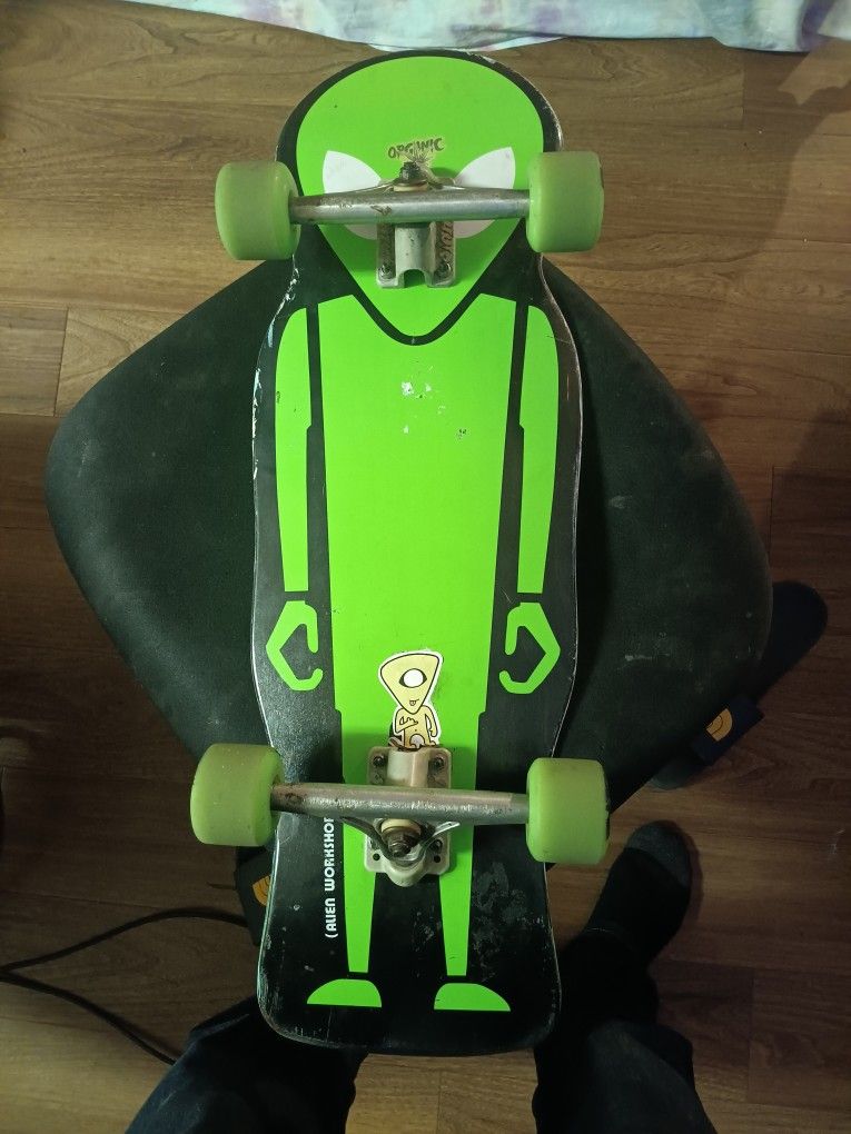 Alien 👽 Workshop Complete Skateboard Deck