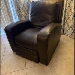 Brown Leather Manual Recliner Chair – Comfortable & Clean