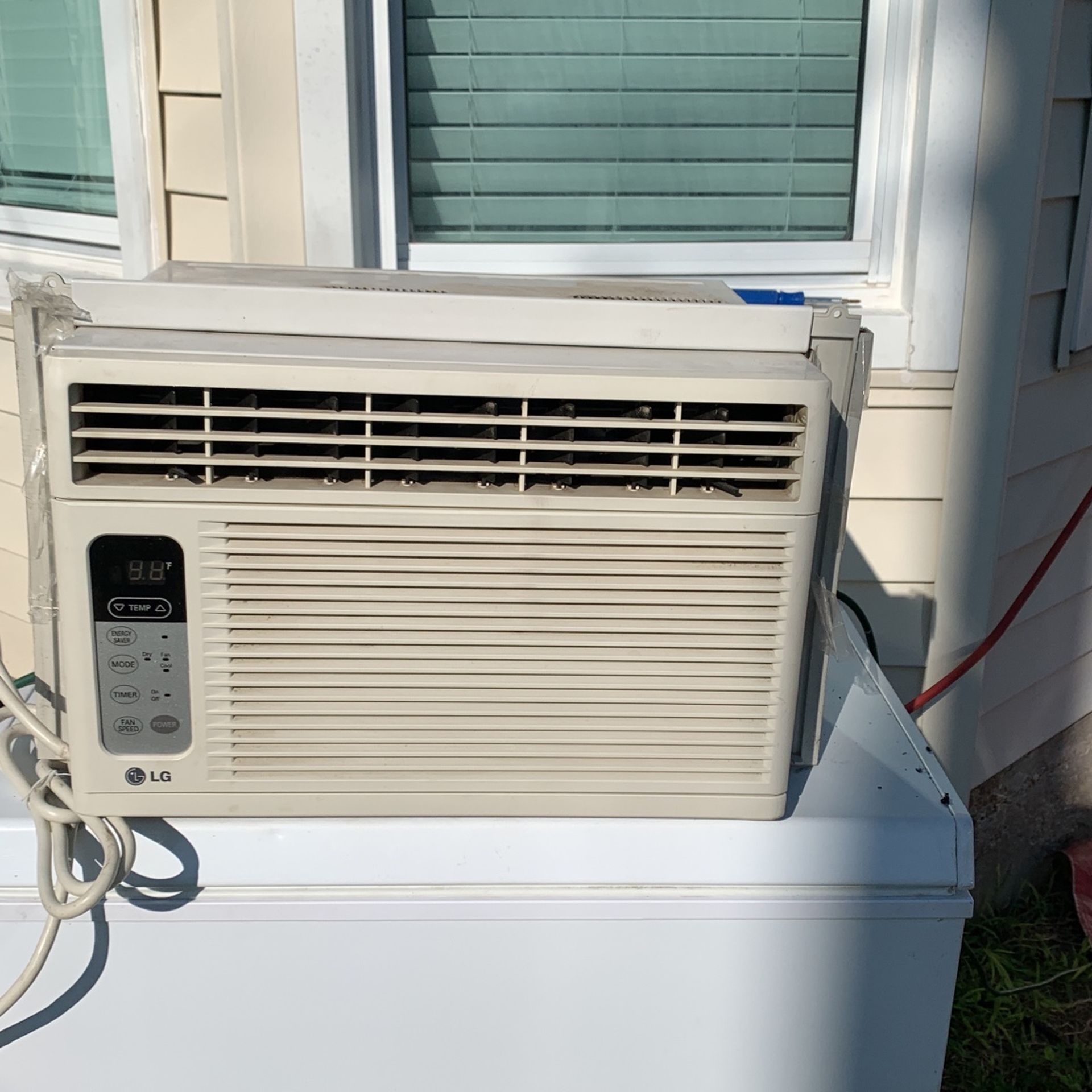 Window Unit R Condicshen 8000 Btu Wery Good 100$
