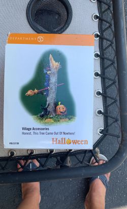 Department 56 - Honest, This Tree Came Out Of Nowhere