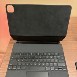 iPad Pro 12.9” (4th Generation) Case/Keyboard