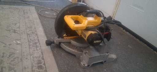 DEWALT 10in compound miter saw