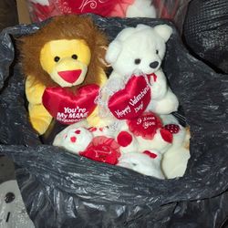 Selling Valentine Stuffed Animals And Baskets