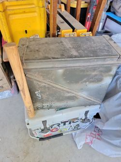 Metal ammo box