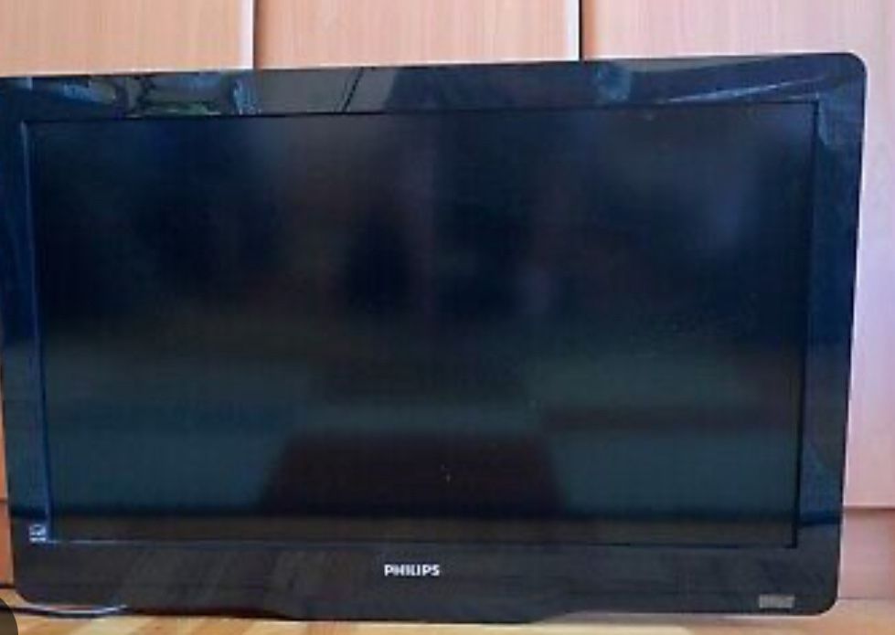 Philips 32” LCD TV With Remote