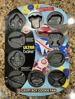 Lot of 3 Wilson cookie cake pans