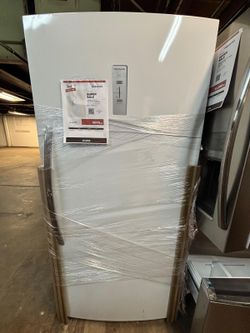 Frigidaire FRAE2024AW Refrigerator
