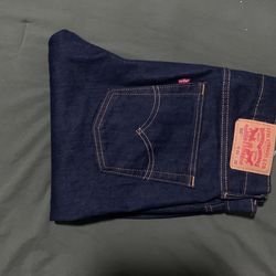 510 Levi’s (Skinny Jeans)