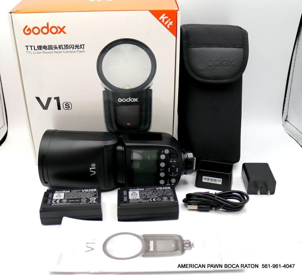 Godox V1-S 76Ws Auto Zoom Flash for Sony with 2 batteries Mint condition Barely used,