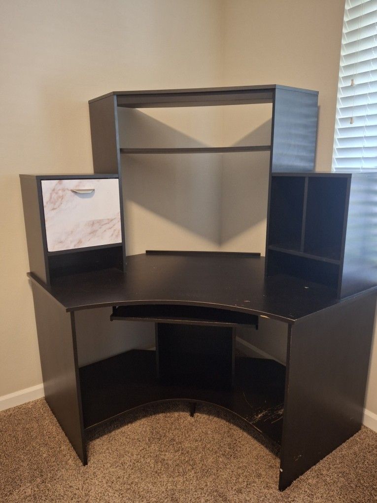 Corner Desk With Hutch