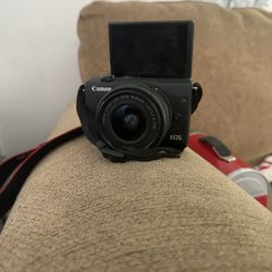 Canon EOS M200 Mirrorless Camera – Excellent Condition 