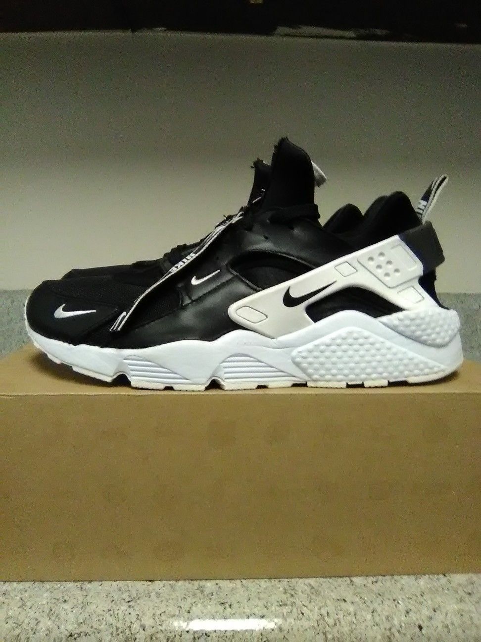 Mens Nike Huarache size 11