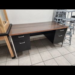 metal desk 