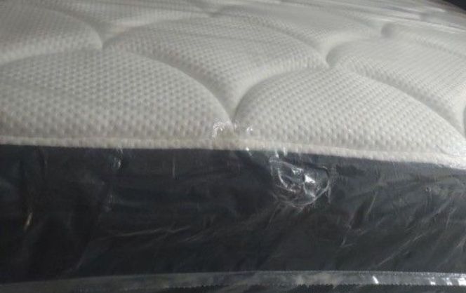 Lightly Used Twin Xl Mattress & Box Spring