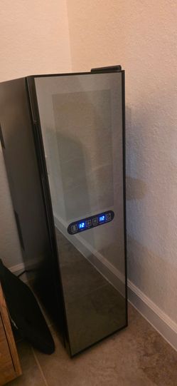 Wine refrigerator