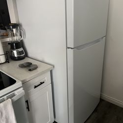 Refrigerator 