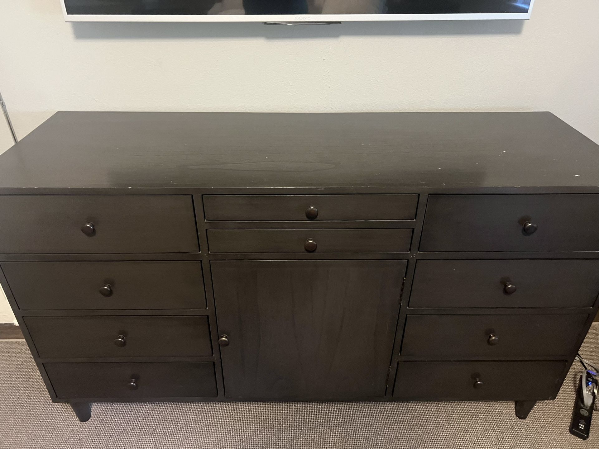 Great Looking 10 Drawer and 1 Cabinet Dresser
