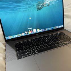 Great 2016 MacBook Pro A1707, I7,15”Screen,16Gb,256Gb,Space Gray,AC Charger for Sale