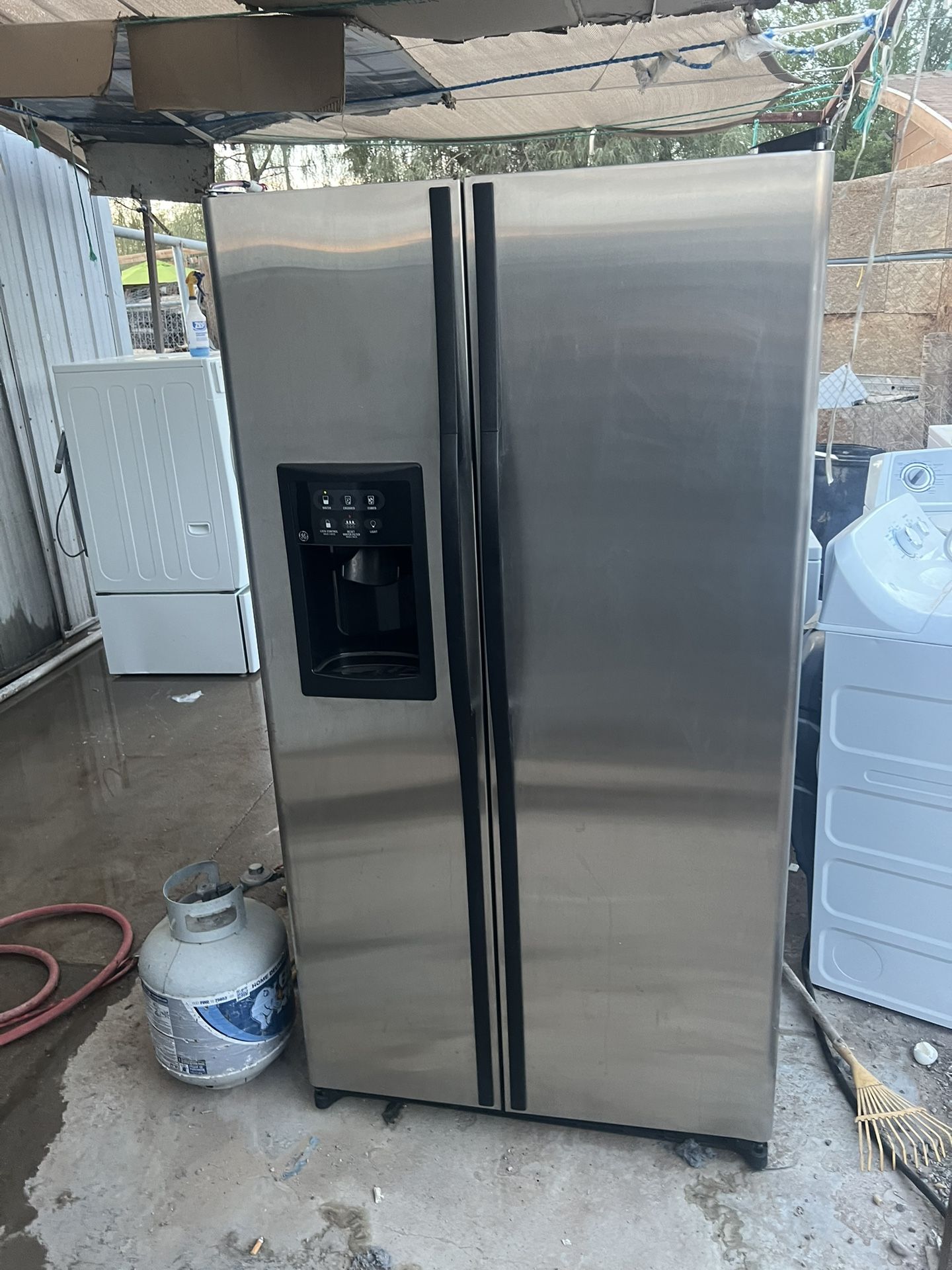 GE REFRIGERATOR