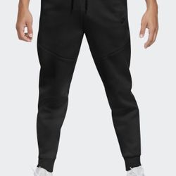 Nike Tech Fleece Joggers Black Size M