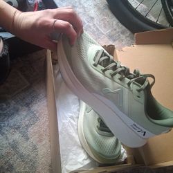 Mount To Coast Running Shoes Size11 Men