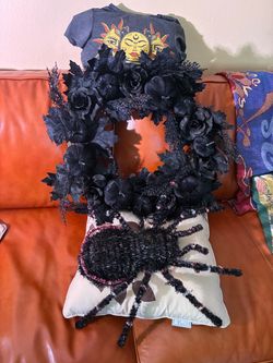 Holloween wreath glittered twigs, velvety black pumpkins and spider black roses and pumpkins