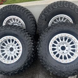 Kmc 445 Impact Beadlock 17x9 6x139.7 +0 Offset With Bfg Km3 35x12.50R17 Tires🔥🔥🔥