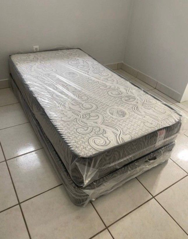 NEW MATTRESS TWIN SIZE PLUSH WITH BOX SPRING