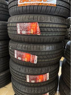✅📲215/55/16 vendo set de llantas nuevas Supermax all-season
